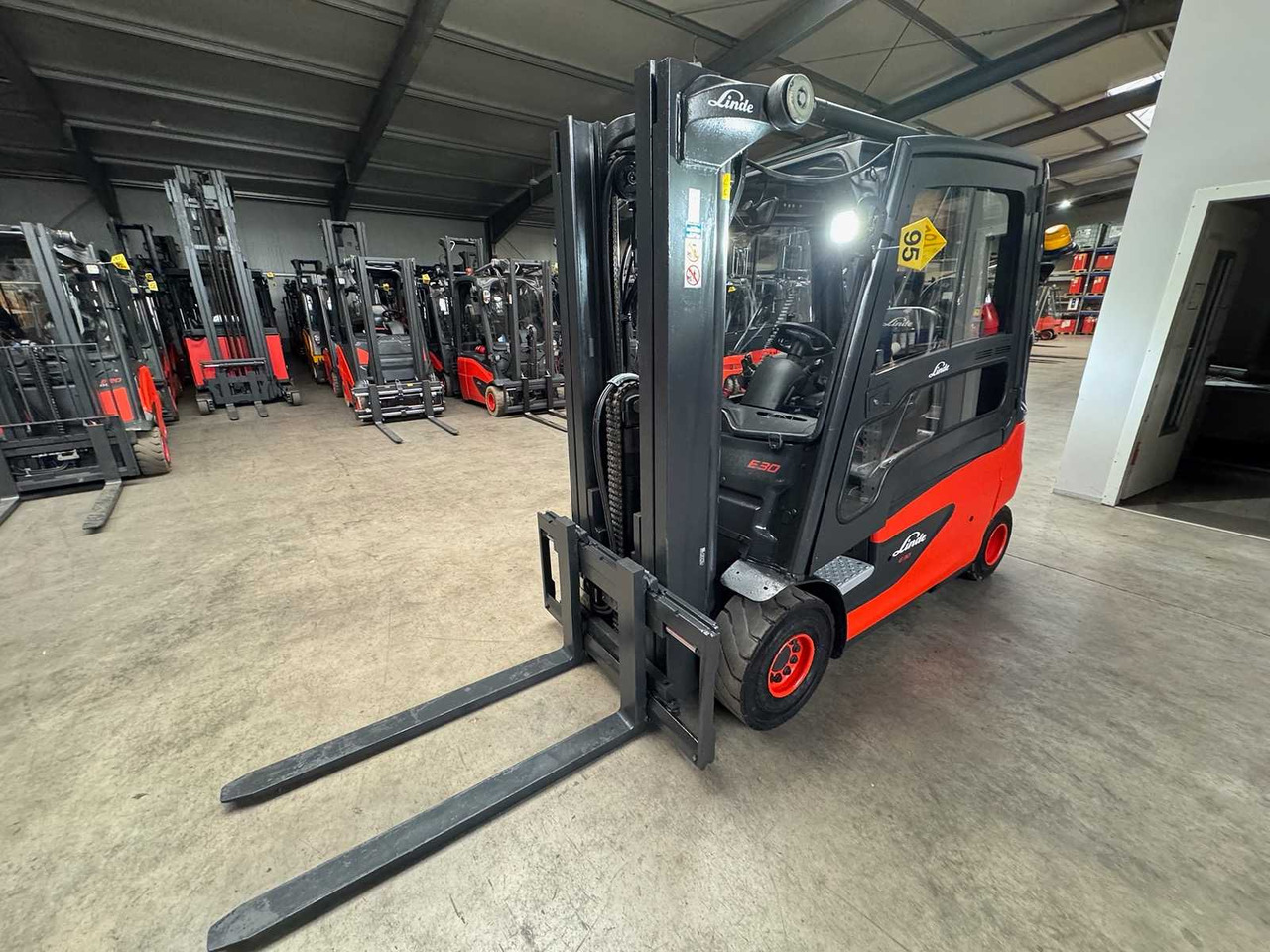 2018 SERVICE + UVV 10/2026 LINDE E30L 3,000KG TRIPLEX ELECTRIC FORKLIFT 4,647 HOURS - Вилочный погрузчик: фото 4 2018 SERVICE + UVV 10/2026 LINDE E30L 3,000KG TRIPLEX ELECTRIC FORKLIFT 4,647 HOURS - Вилочный погрузчик: фото 4