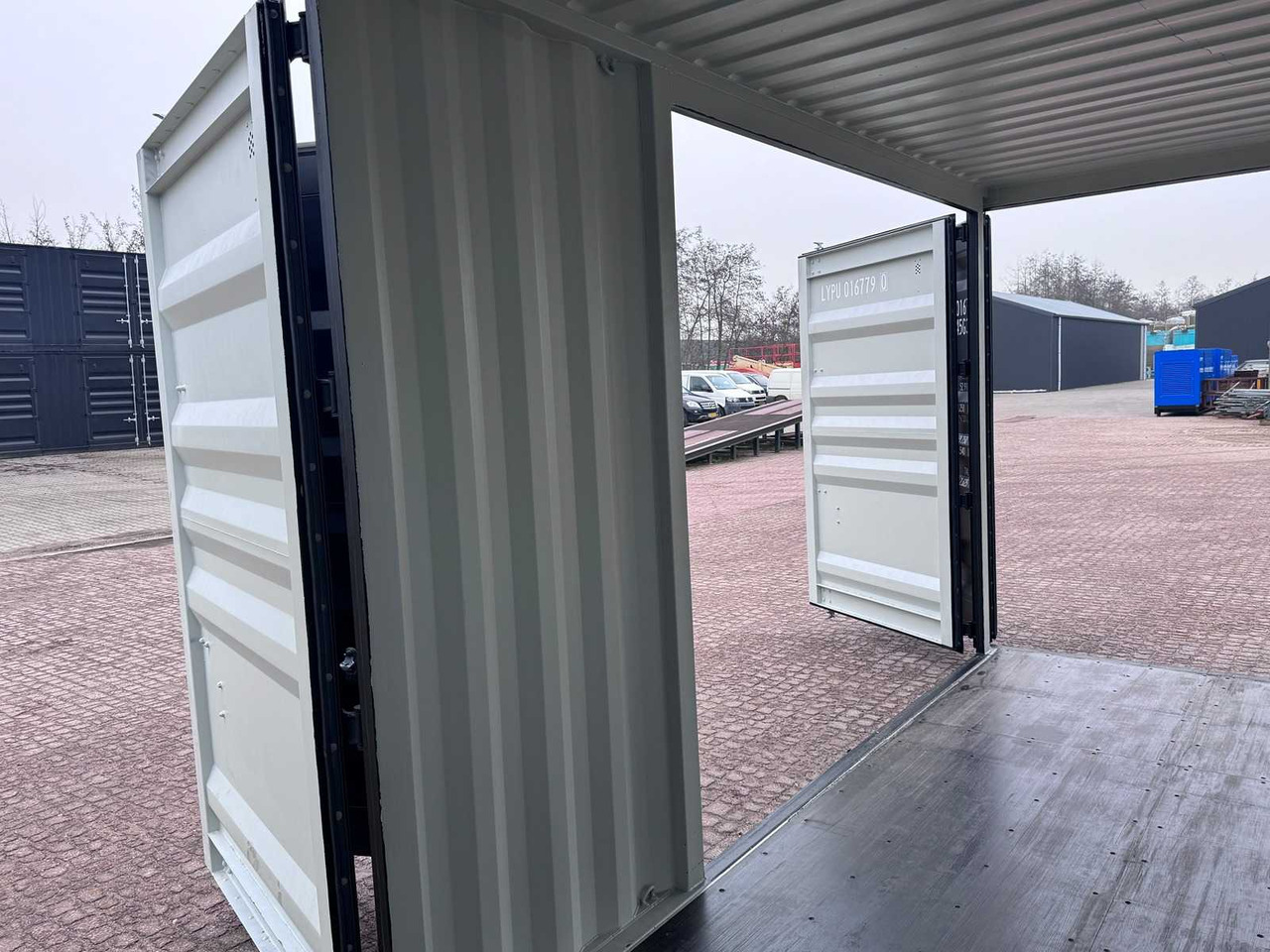 Морской контейнер 40ft High Cube shipping container with 3 side doors: фото 17