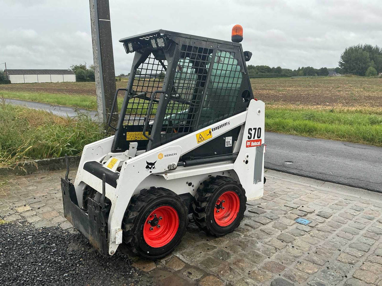 BOBCAT S70 - Мини-погрузчик с бортовым поворотом: фото 3 BOBCAT S70 - Мини-погрузчик с бортовым поворотом: фото 3