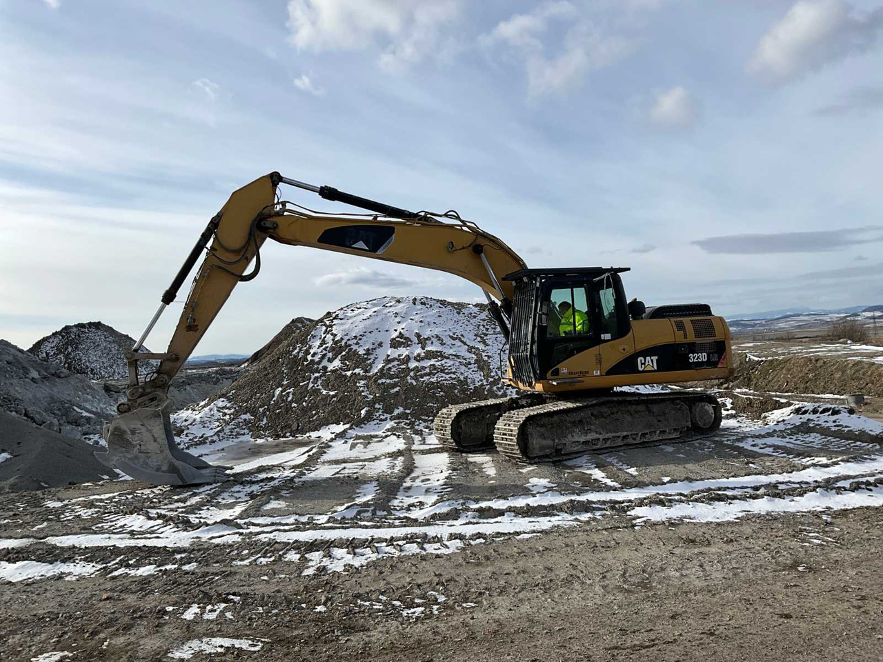 Cat 323D LN - Гусеничный экскаватор: фото 1 Cat 323D LN - Гусеничный экскаватор: фото 1