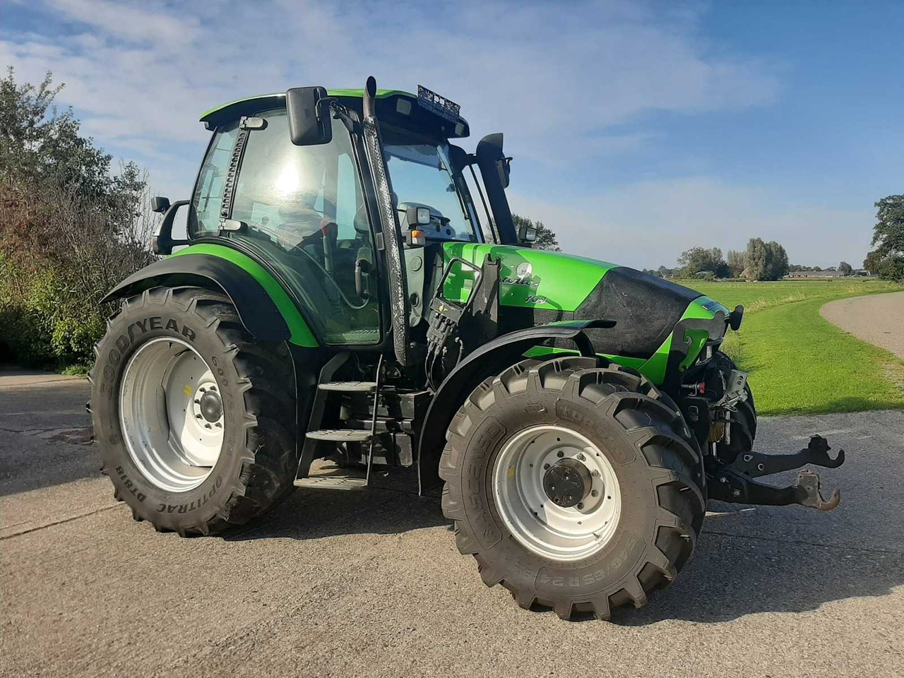 Deutz-Fahr Agrotron 108 - Трактор: фото 4 Deutz-Fahr Agrotron 108 - Трактор: фото 4