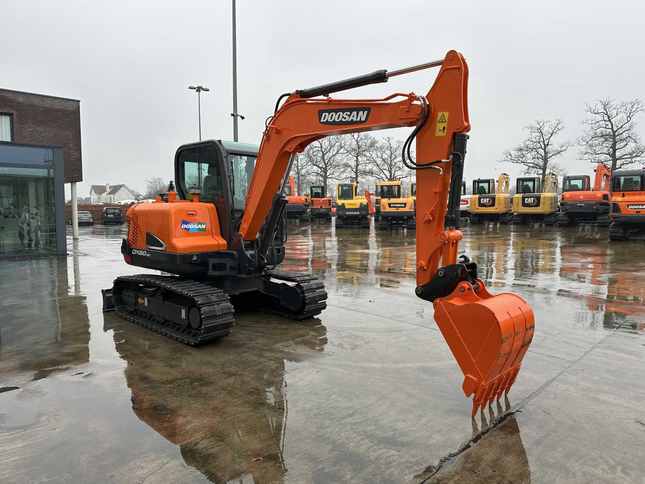 Doosan DX60-9C - Гусеничный экскаватор: фото 2 Doosan DX60-9C - Гусеничный экскаватор: фото 2