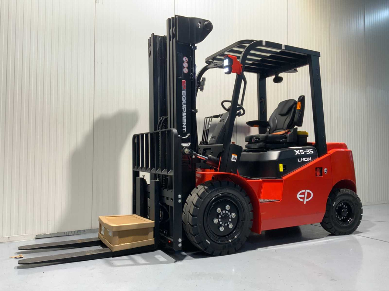 EP 3500KG LIFTING CAPACITY- 4.8 METER PLYWOOD, FREE-LIFT, SIDE-SHIFT FORKLIFT - Вилочный погрузчик: фото 1 EP 3500KG LIFTING CAPACITY- 4.8 METER PLYWOOD, FREE-LIFT, SIDE-SHIFT FORKLIFT - Вилочный погрузчик: фото 1