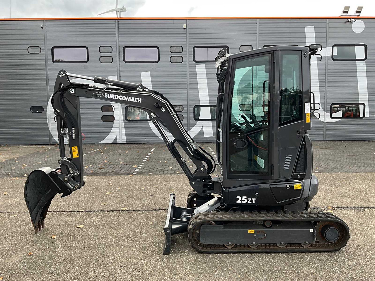 Eurocomach 25ZT - Мини-экскаватор: фото 2 Eurocomach 25ZT - Мини-экскаватор: фото 2