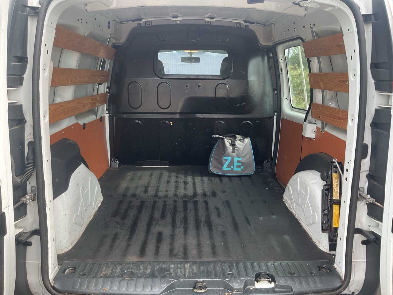 2013 - RENAULT - KANGOO EXPRESS - Z.E. - COMMERCIAL VEHICLE - Фургон: фото 5 2013 - RENAULT - KANGOO EXPRESS - Z.E. - COMMERCIAL VEHICLE - Фургон: фото 5