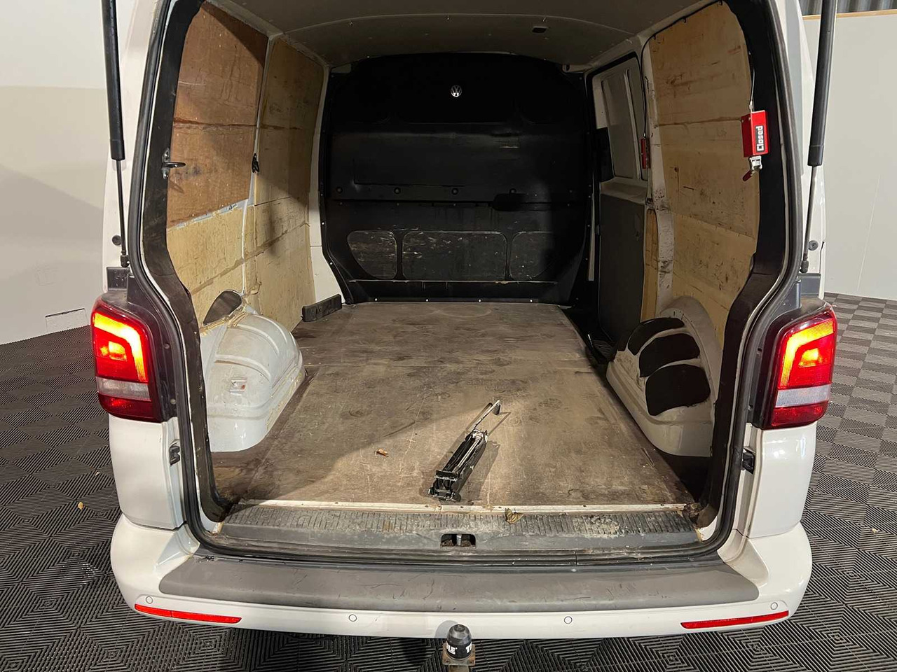 VOLKSWAGEN TRANSPORTER 2.0 TDI L1H1, VL-143-X - Фургон: фото 4 VOLKSWAGEN TRANSPORTER 2.0 TDI L1H1, VL-143-X - Фургон: фото 4