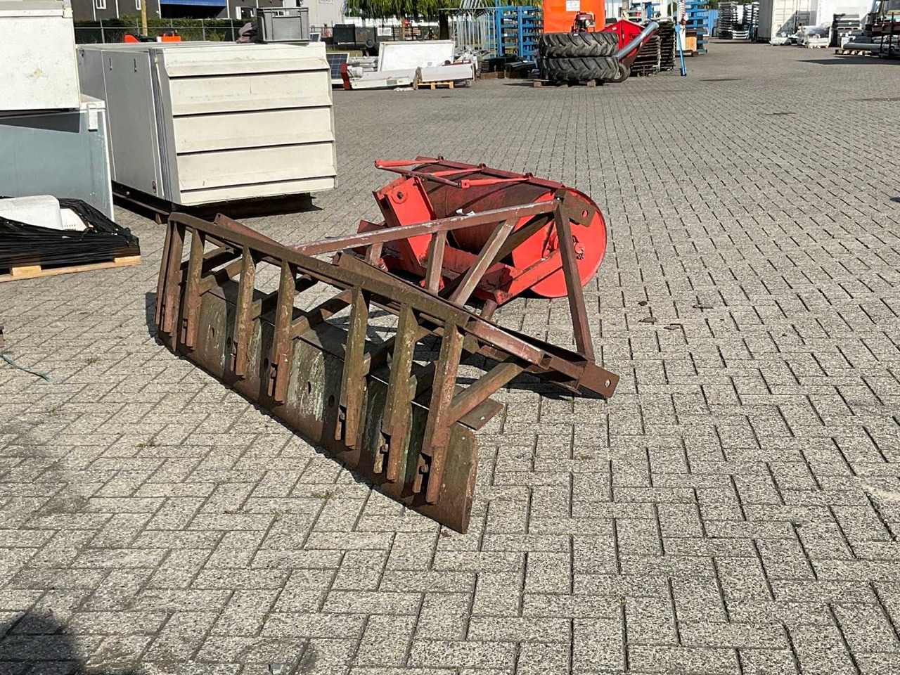 Ground slide - Техника для обработки почвы: фото 1 Ground slide - Техника для обработки почвы: фото 1