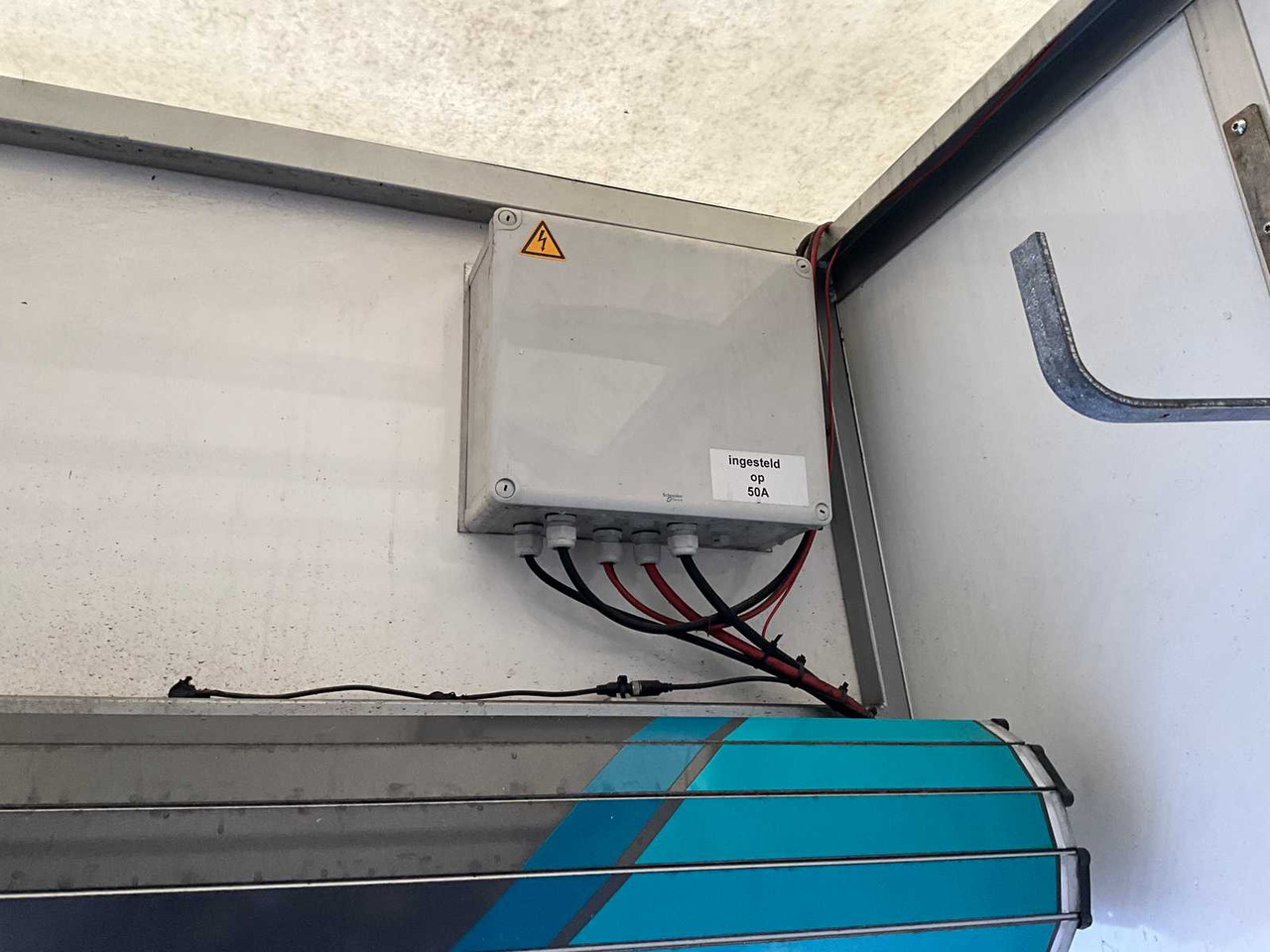 IVECO 50-C17 GLASS TRUCK WITH WORKSHOP EQUIPMENT AND GLASS RACKS (ELECTRICALLY LOCKABLE) 185996KM YEAR OF MANUFACTURE: 2016, 34-BHD-8 - Грузовик: фото 5 IVECO 50-C17 GLASS TRUCK WITH WORKSHOP EQUIPMENT AND GLASS RACKS (ELECTRICALLY LOCKABLE) 185996KM YEAR OF MANUFACTURE: 2016, 34-BHD-8 - Грузовик: фото 5