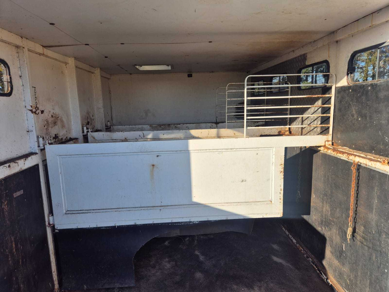 Грузовик MAN L 75F HORSE TRAILER 1994: фото 13 Грузовик MAN L 75F HORSE TRAILER 1994: фото 13