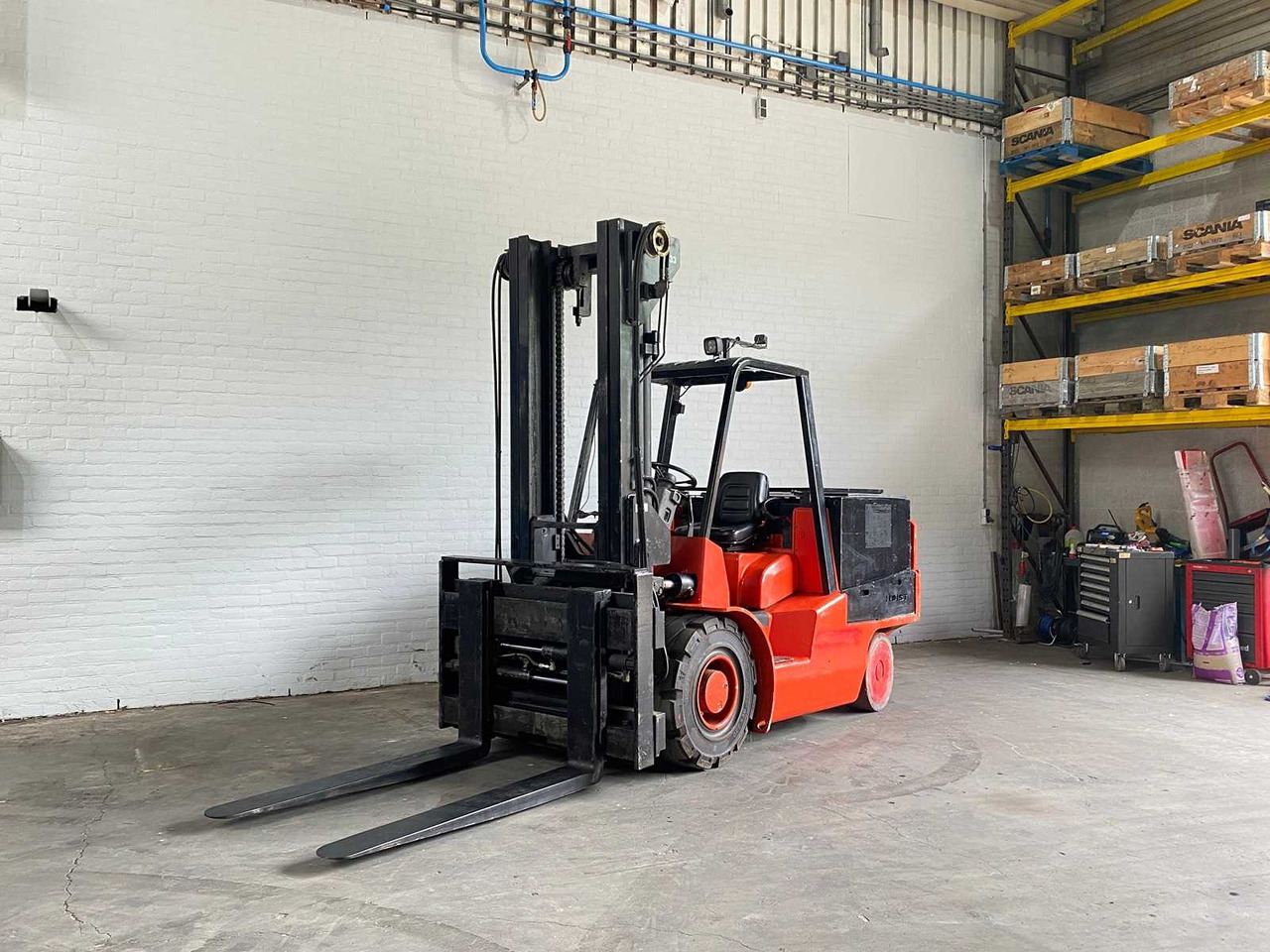 Вилочный погрузчик HOIST - E10 ELECTRIC - 10.000KG LIFTING CAPACITY, FORK POSITIONER - FORKLIFT: фото 1