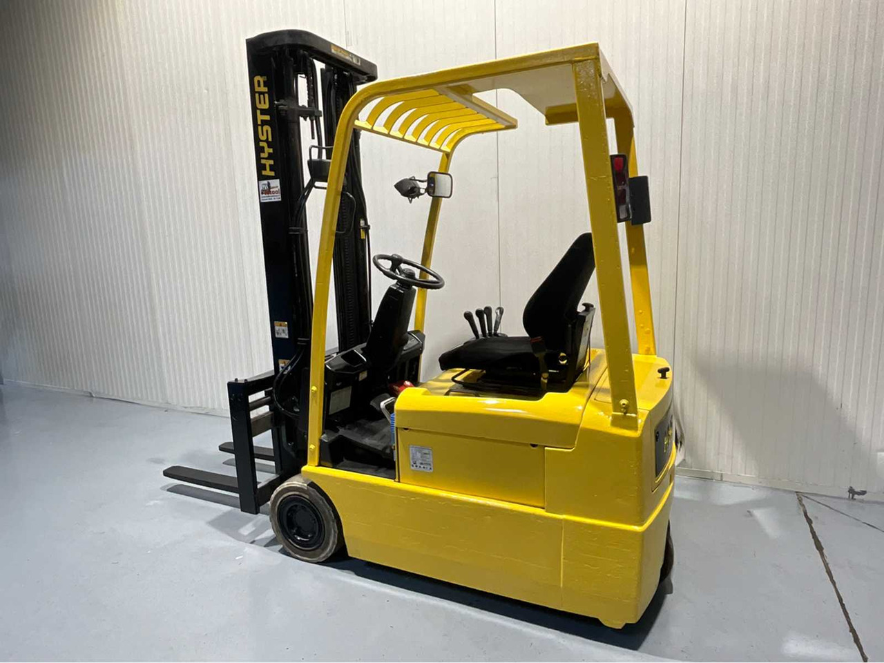 HYSTER ELECTRIC FORKLIFT -3.8M MAST, FORK POSITIONER - J1.60XMT - FORKLIFT, BATTERY CHARGER - Вилочный погрузчик: фото 3 HYSTER ELECTRIC FORKLIFT -3.8M MAST, FORK POSITIONER - J1.60XMT - FORKLIFT, BATTERY CHARGER - Вилочный погрузчик: фото 3