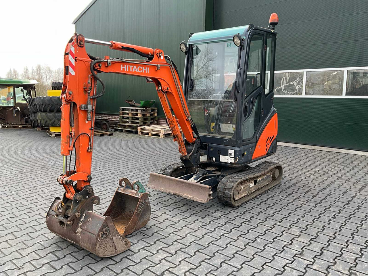 Hitachi ZX18-3 CLR - Мини-экскаватор: фото 1 Hitachi ZX18-3 CLR - Мини-экскаватор: фото 1