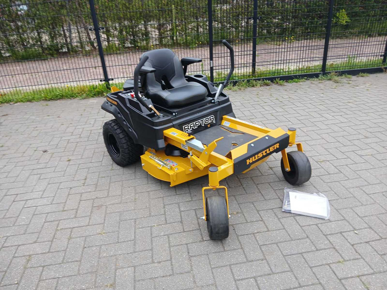 Hustler Raptor - Газонокосилка: фото 1 Hustler Raptor - Газонокосилка: фото 1