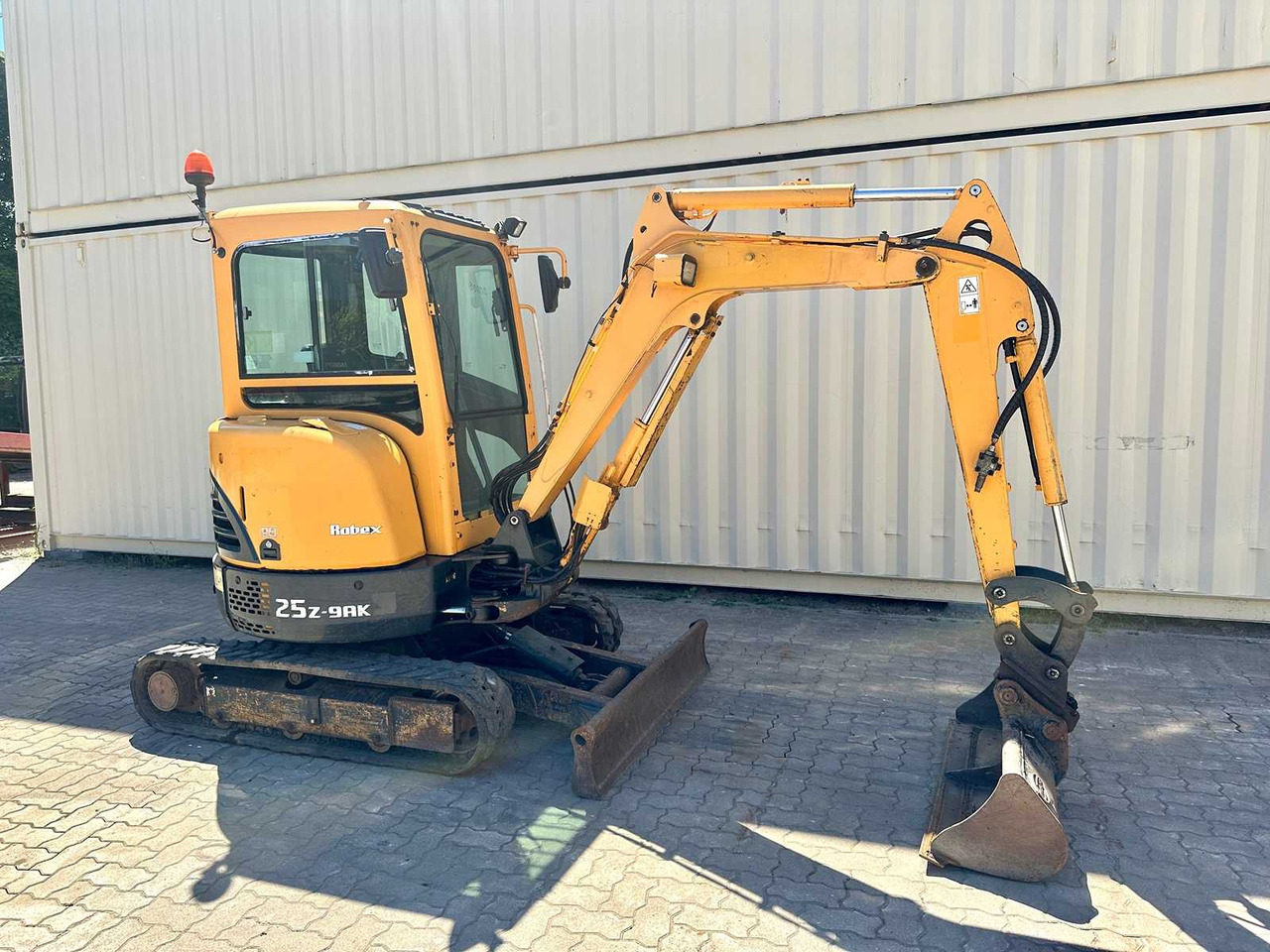 Hyundai Robex25Z-9AK - Мини-экскаватор: фото 1 Hyundai Robex25Z-9AK - Мини-экскаватор: фото 1