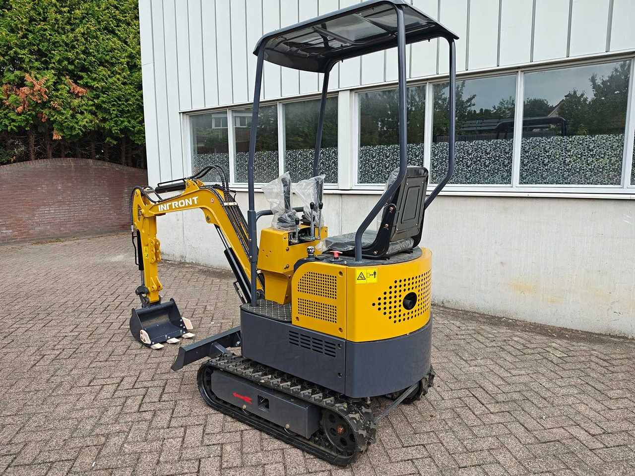 Infront YFE12 - Мини-экскаватор: фото 3 Infront YFE12 - Мини-экскаватор: фото 3