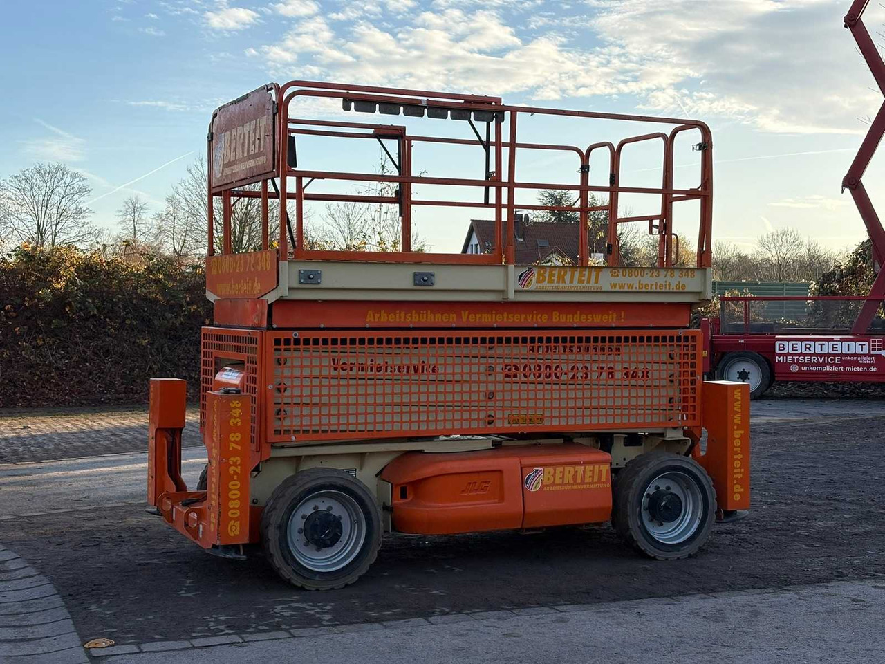JLG - M4069 LE - JLG M4069 LE ROUGTH TERRAIN SCISSOR LIFT WITH OUTRIGGERS AND DIESEL GENERATOR - 2008 - Подъёмник: фото 3 JLG - M4069 LE - JLG M4069 LE ROUGTH TERRAIN SCISSOR LIFT WITH OUTRIGGERS AND DIESEL GENERATOR - 2008 - Подъёмник: фото 3