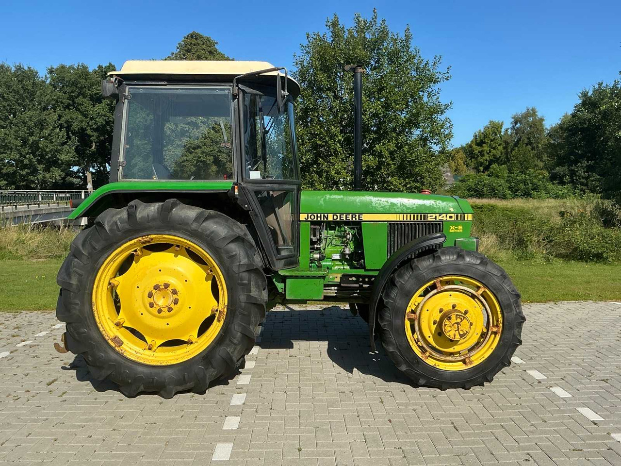 John Deere 2140 - Трактор: фото 5 John Deere 2140 - Трактор: фото 5