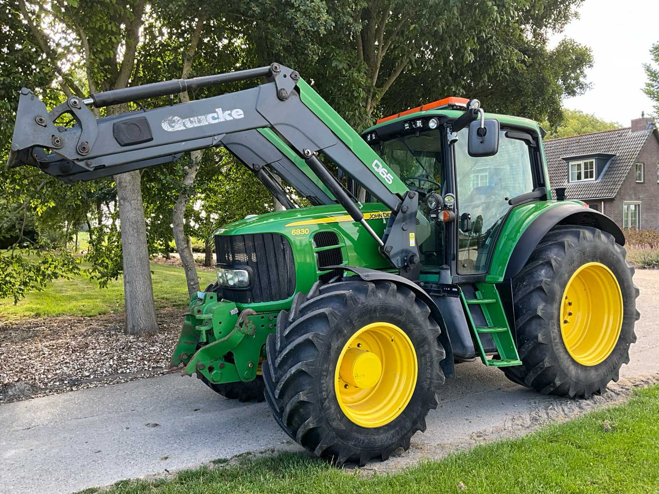 John Deere 6830 - Трактор: фото 5 John Deere 6830 - Трактор: фото 5