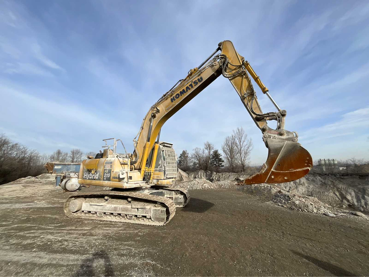 Komatsu HB215LC - Гусеничный экскаватор: фото 2 Komatsu HB215LC - Гусеничный экскаватор: фото 2