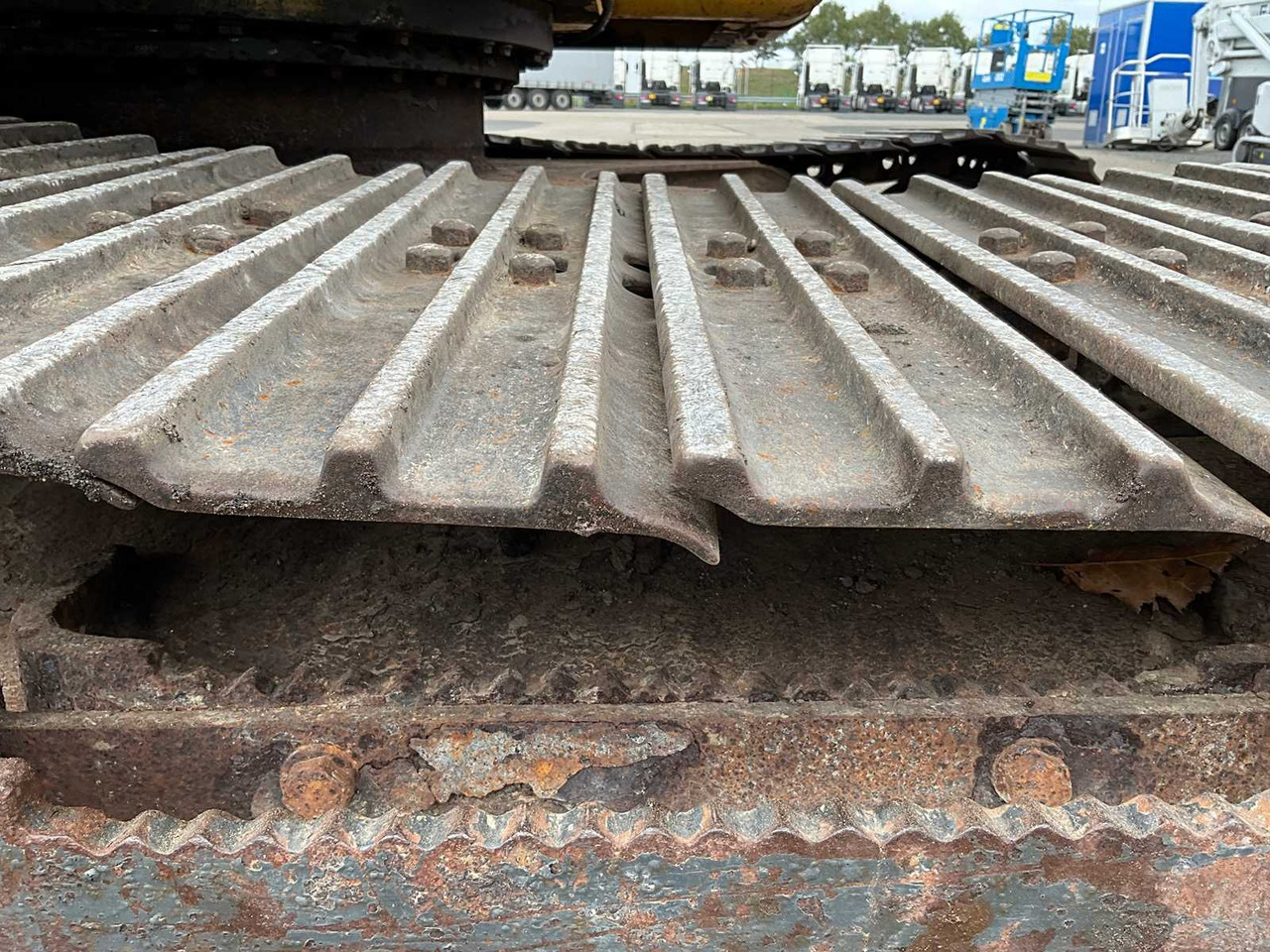 Гусеничный экскаватор Komatsu PC130-7: фото 13