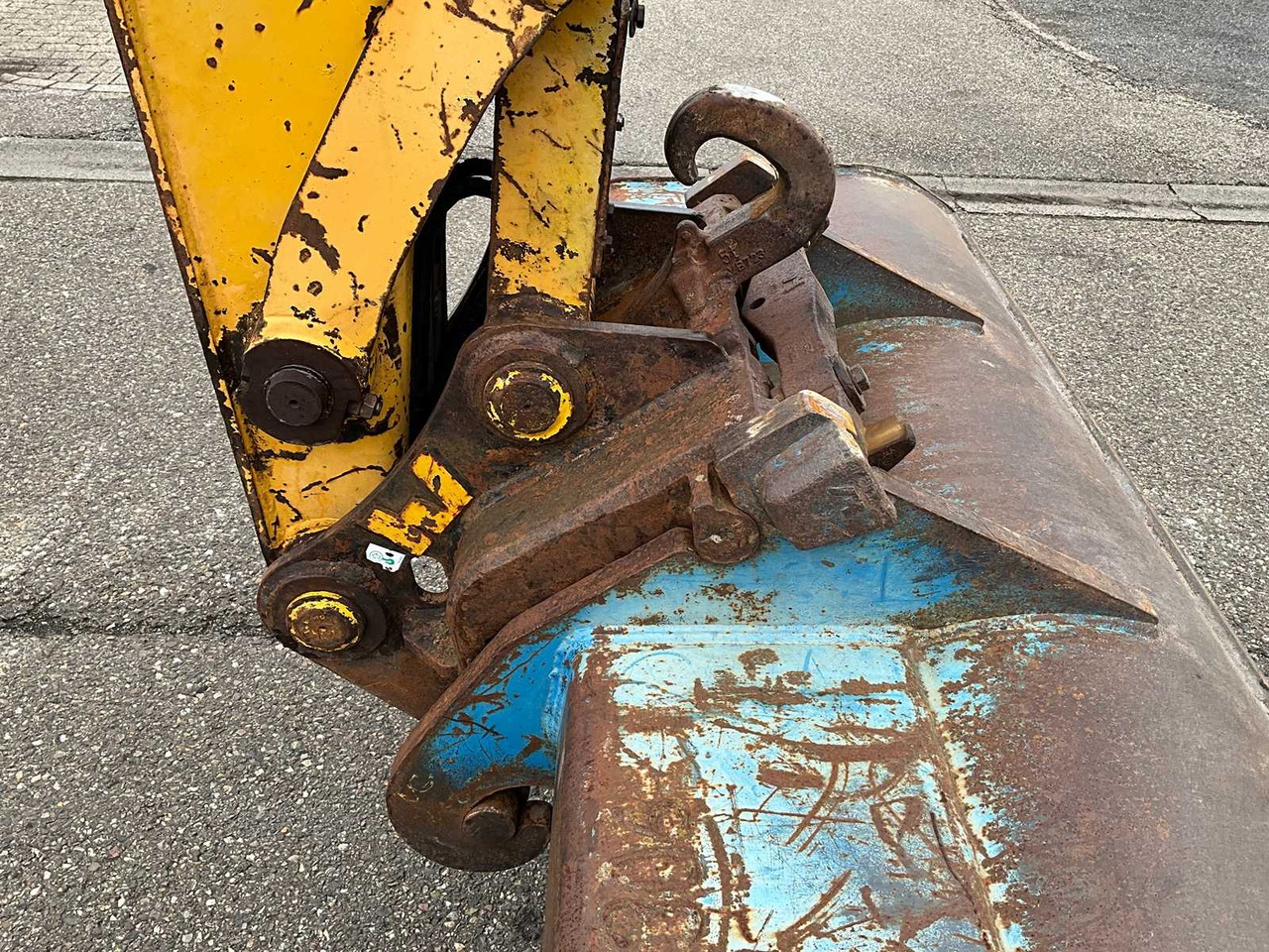 Гусеничный экскаватор Komatsu PC130-7: фото 17