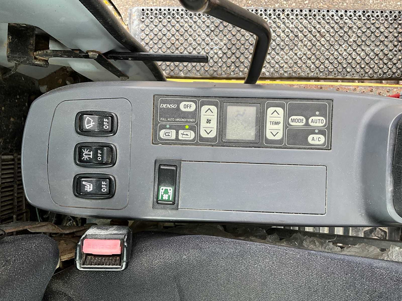 Гусеничный экскаватор Komatsu PC130-7: фото 36