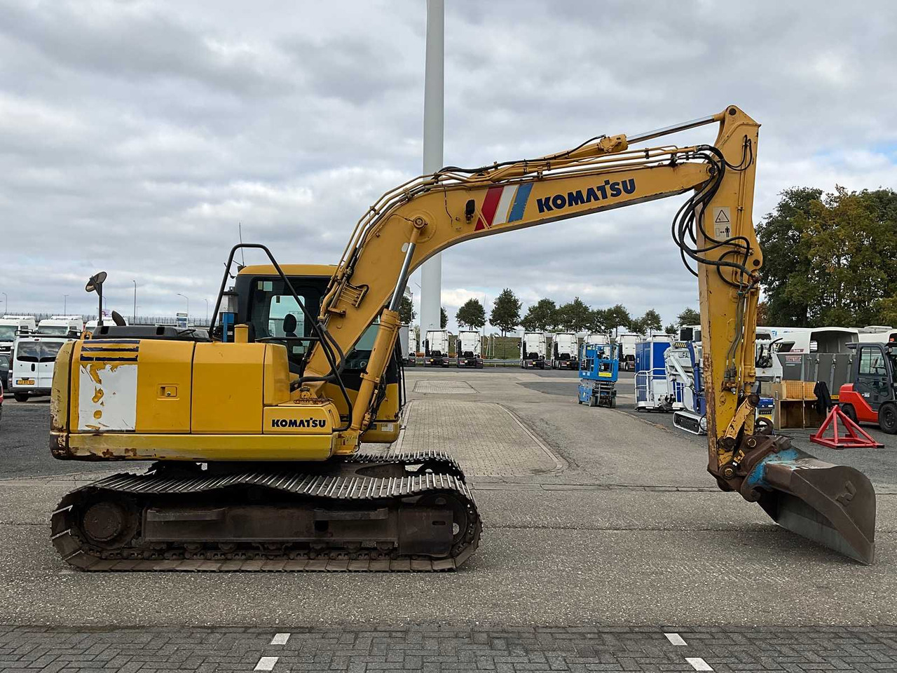 Гусеничный экскаватор Komatsu PC130-7: фото 6