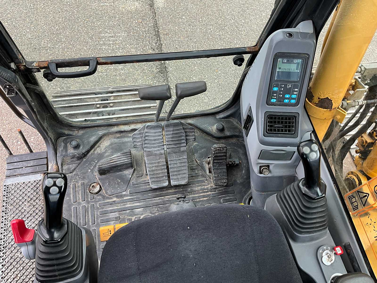 Гусеничный экскаватор Komatsu PC130-7: фото 33