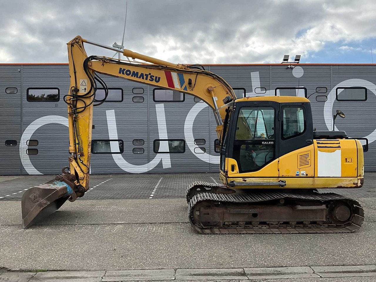 Komatsu PC130-7 - Гусеничный экскаватор: фото 2 Komatsu PC130-7 - Гусеничный экскаватор: фото 2