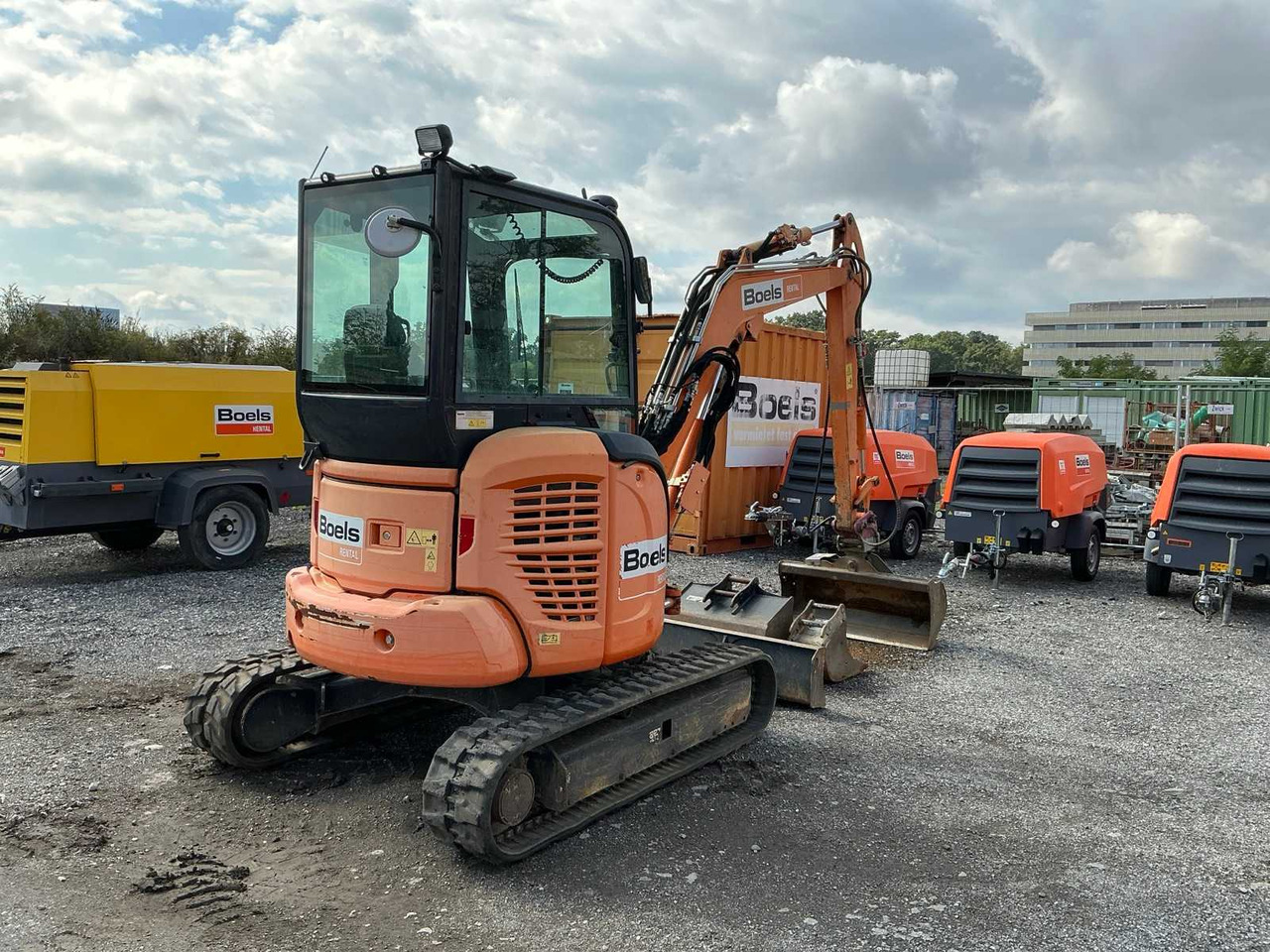 Komatsu PC35MR-5 - Гусеничный экскаватор: фото 3 Komatsu PC35MR-5 - Гусеничный экскаватор: фото 3