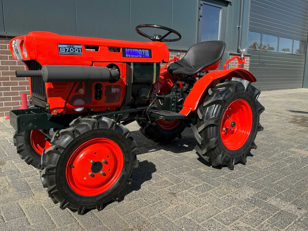 Kubota B7001 - Минитрактор: фото 1 Kubota B7001 - Минитрактор: фото 1