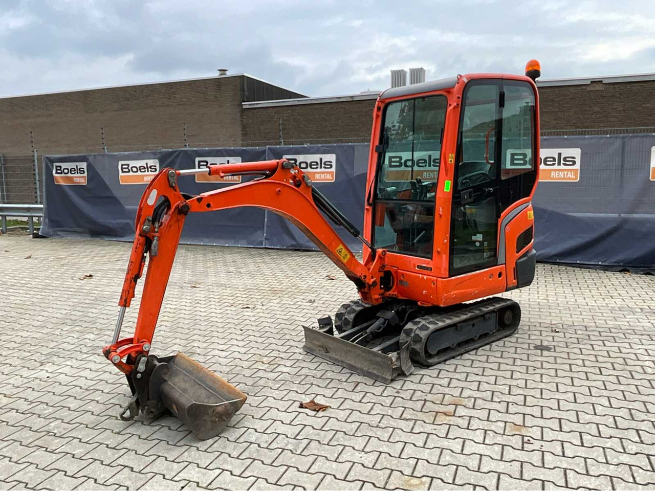 Kubota KX016-4G - Мини-экскаватор: фото 1 Kubota KX016-4G - Мини-экскаватор: фото 1