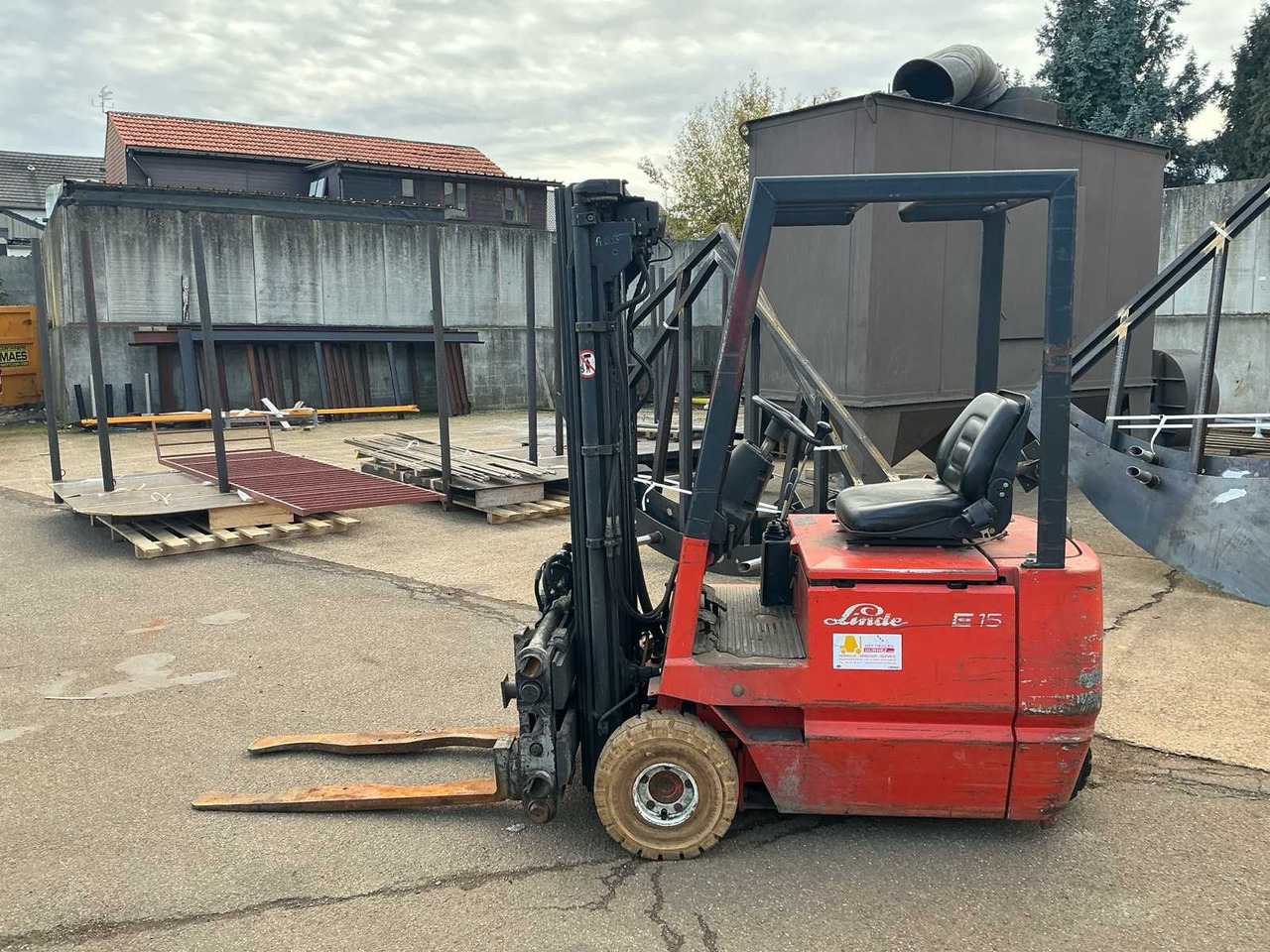 LINDE E15 FORKLIFT - Вилочный погрузчик: фото 2 LINDE E15 FORKLIFT - Вилочный погрузчик: фото 2