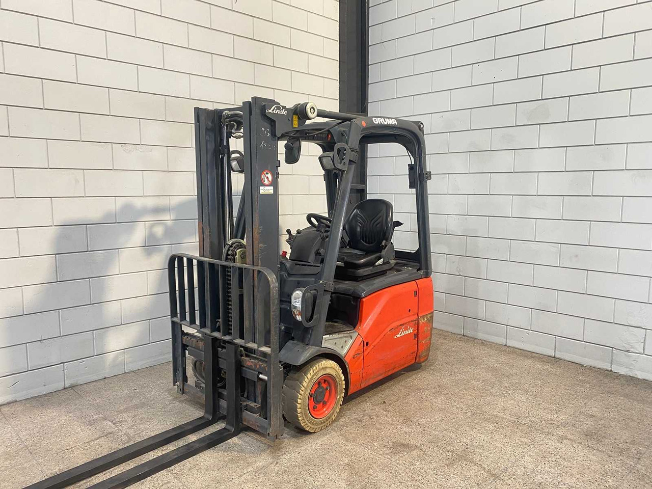LINDE - E15 - FORKLIFT TRIPLEX - FREE-LIFT - SIDE-SHIFT - Вилочный погрузчик: фото 1 LINDE - E15 - FORKLIFT TRIPLEX - FREE-LIFT - SIDE-SHIFT - Вилочный погрузчик: фото 1
