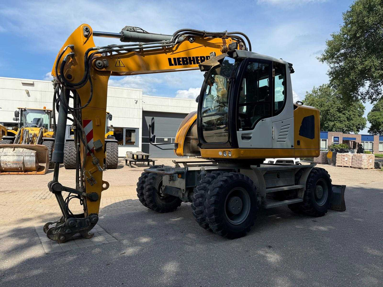 Liebherr A 918 compact - Колёсный экскаватор: фото 1 Liebherr A 918 compact - Колёсный экскаватор: фото 1