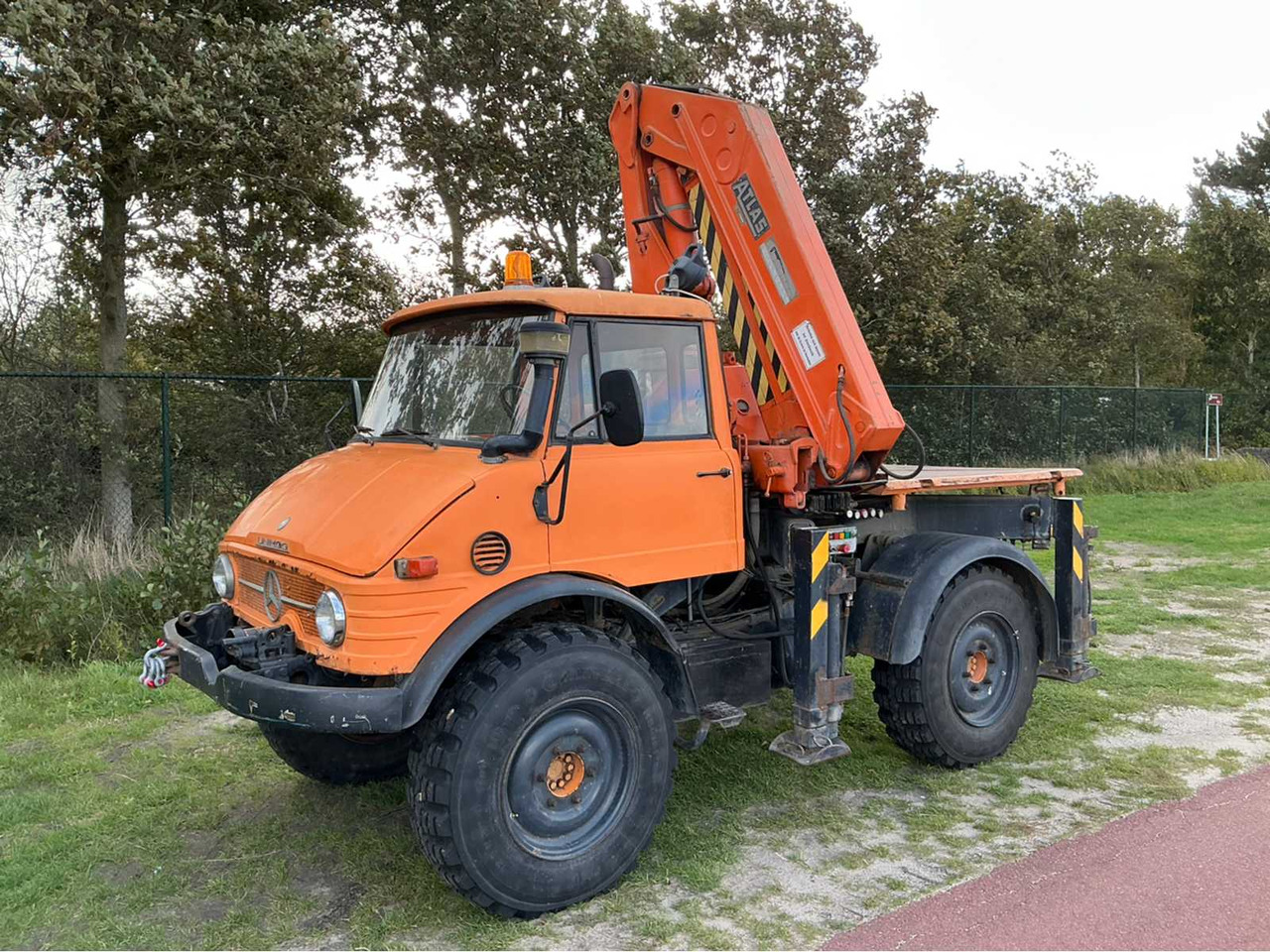 Mercedes-benz Unimog 406 - Сельскохозяйственный прицеп: фото 1 Mercedes-benz Unimog 406 - Сельскохозяйственный прицеп: фото 1