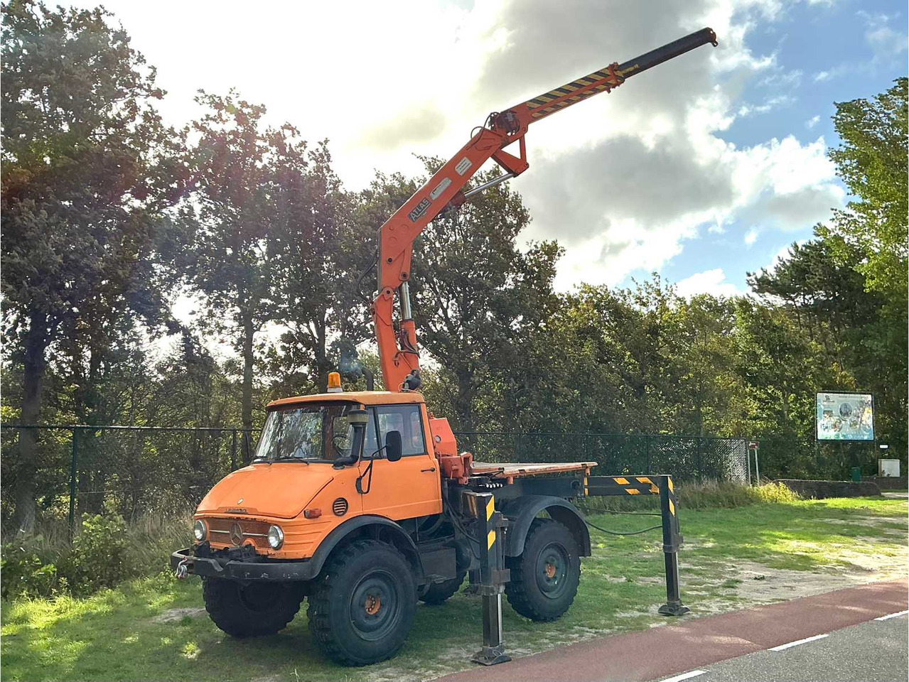 Mercedes-benz Unimog 406 - Сельскохозяйственный прицеп: фото 2 Mercedes-benz Unimog 406 - Сельскохозяйственный прицеп: фото 2