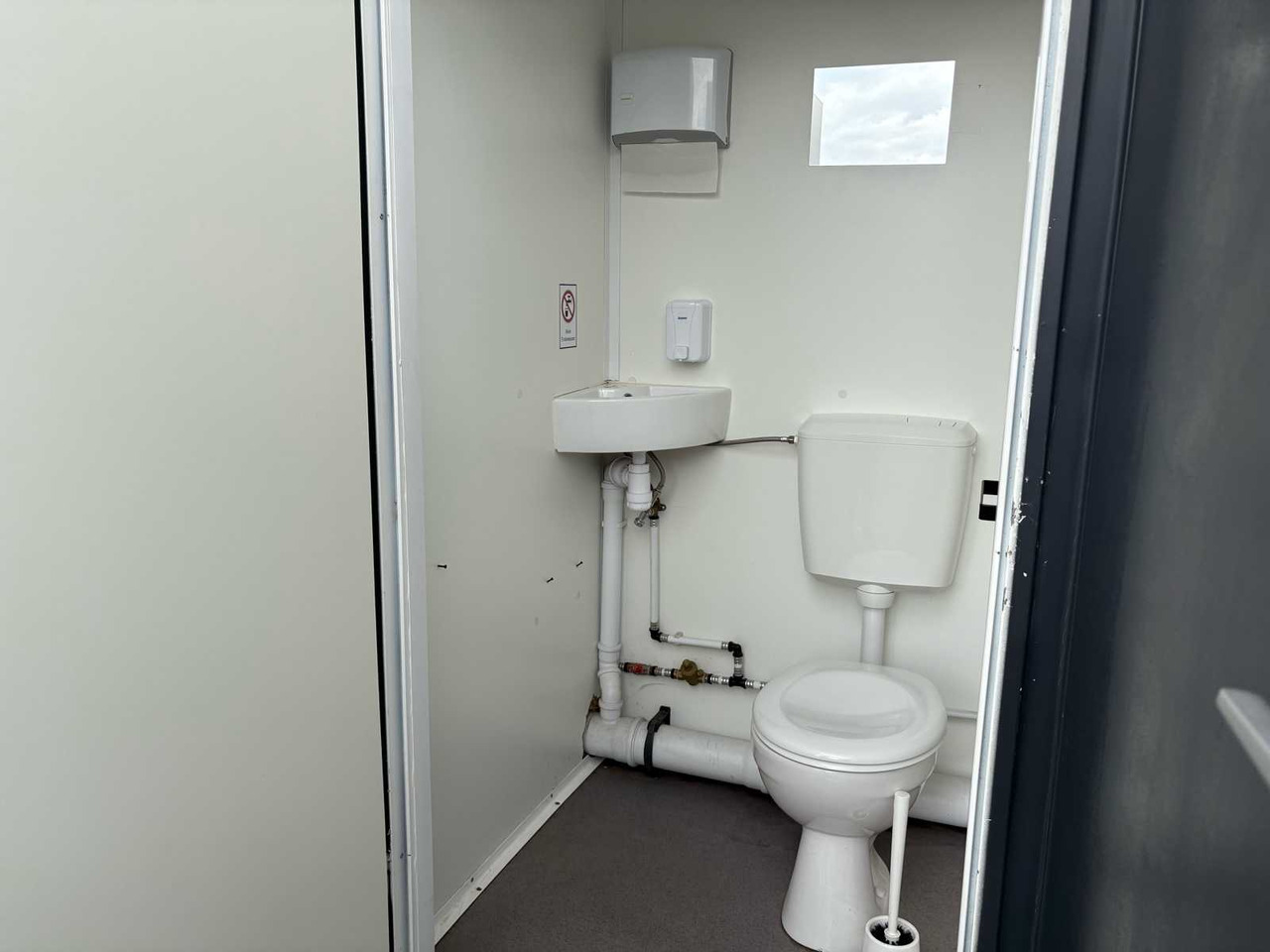 Mobile toilet trailer - container 12x WC - Жилой контейнер: фото 3 Mobile toilet trailer - container 12x WC - Жилой контейнер: фото 3