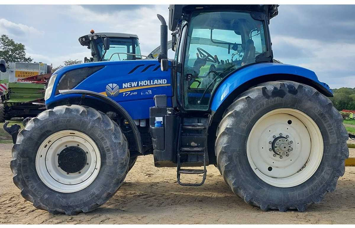 NEW HOLLAND - 2017 - T7.245 - 4WD AGRICULTURAL TRACTOR - Трактор: фото 4 NEW HOLLAND - 2017 - T7.245 - 4WD AGRICULTURAL TRACTOR - Трактор: фото 4