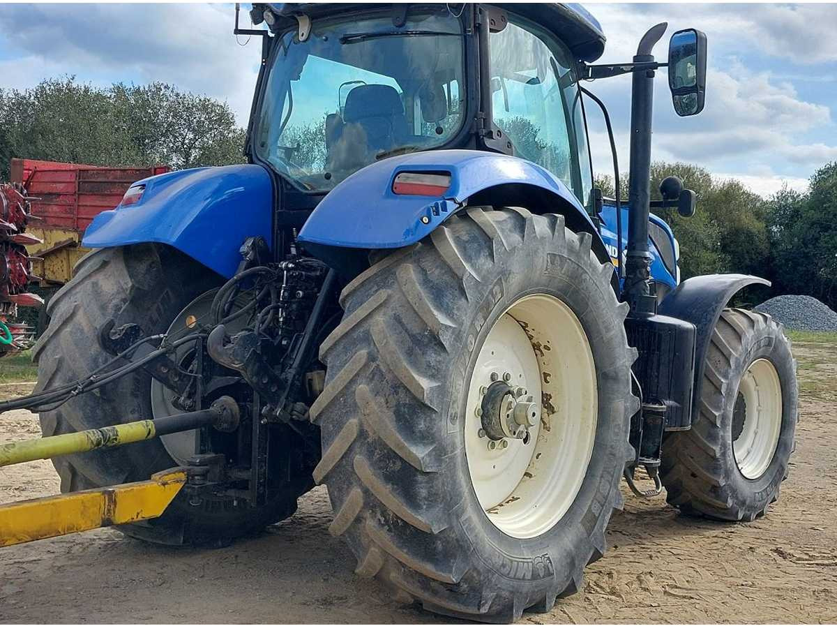 NEW HOLLAND - 2017 - T7.245 - 4WD AGRICULTURAL TRACTOR - Трактор: фото 3 NEW HOLLAND - 2017 - T7.245 - 4WD AGRICULTURAL TRACTOR - Трактор: фото 3
