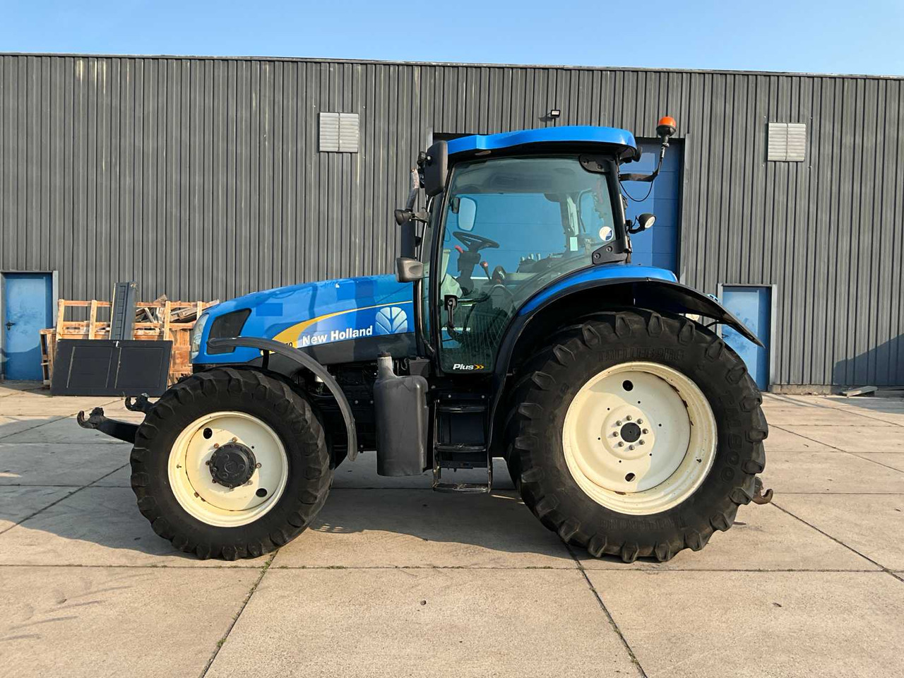Трактор New Holland T6070: фото 8