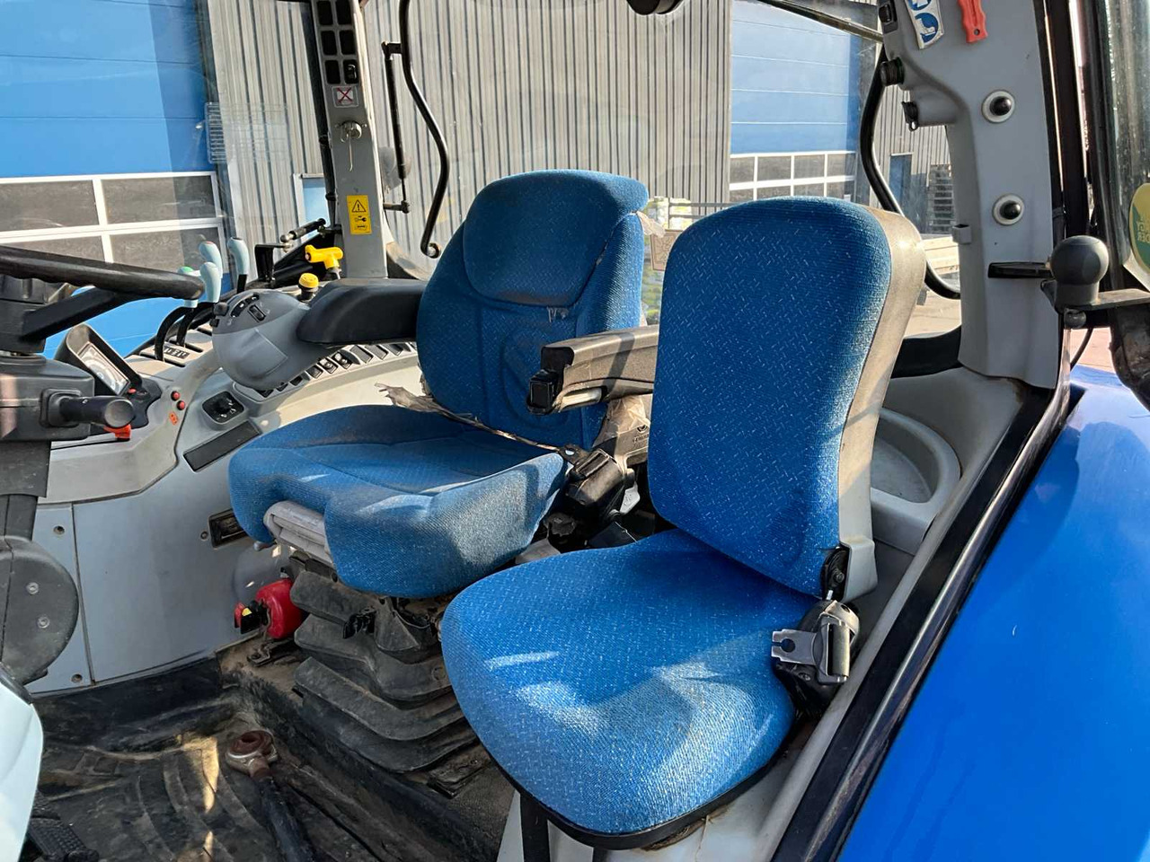Трактор New Holland T6070: фото 10