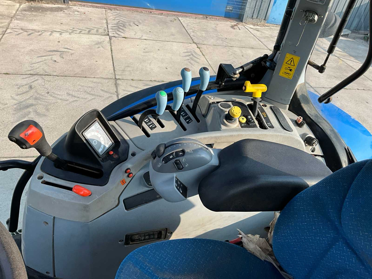 Трактор New Holland T6070: фото 11