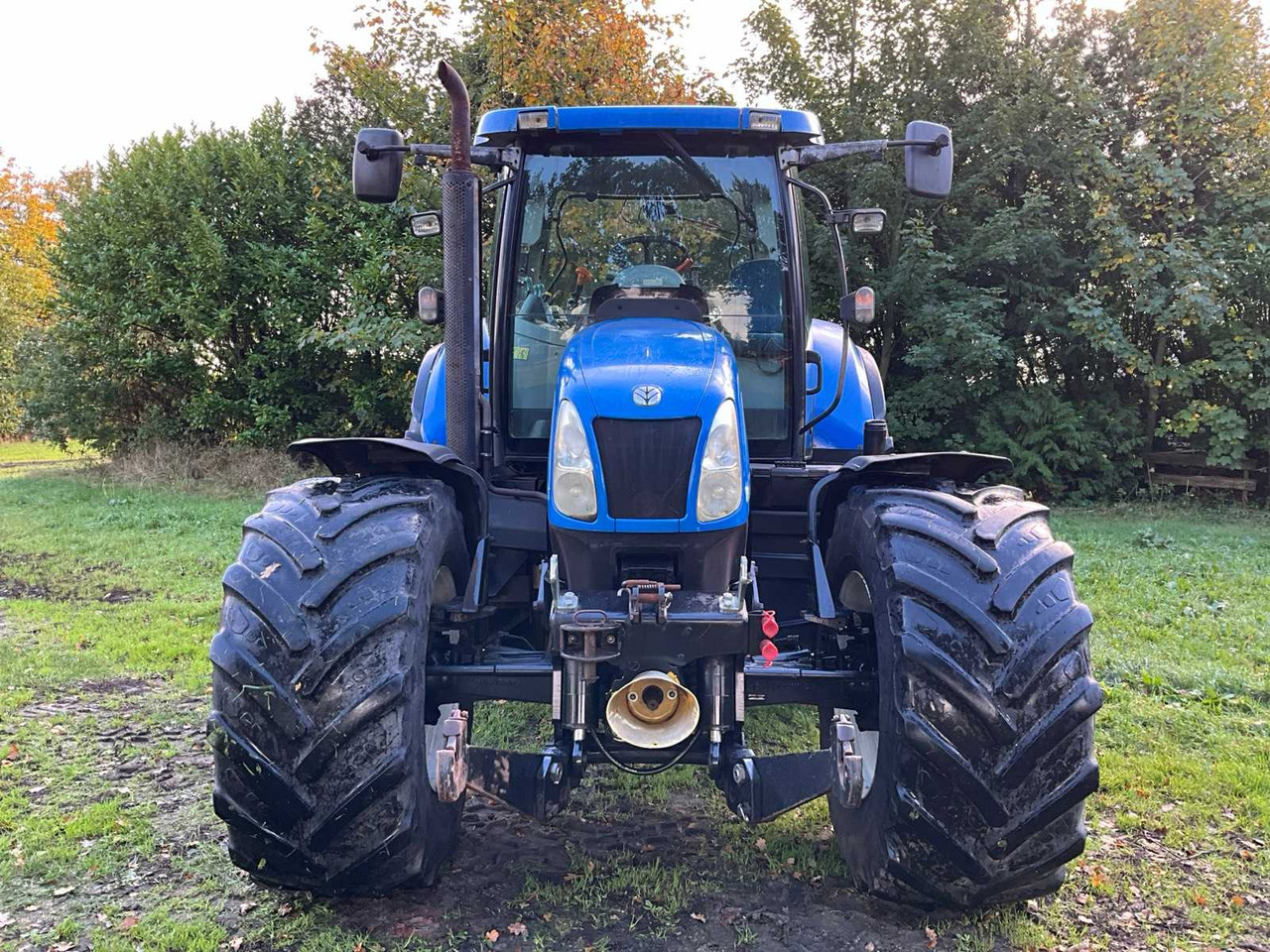 New Holland T6070 - Трактор: фото 3 New Holland T6070 - Трактор: фото 3