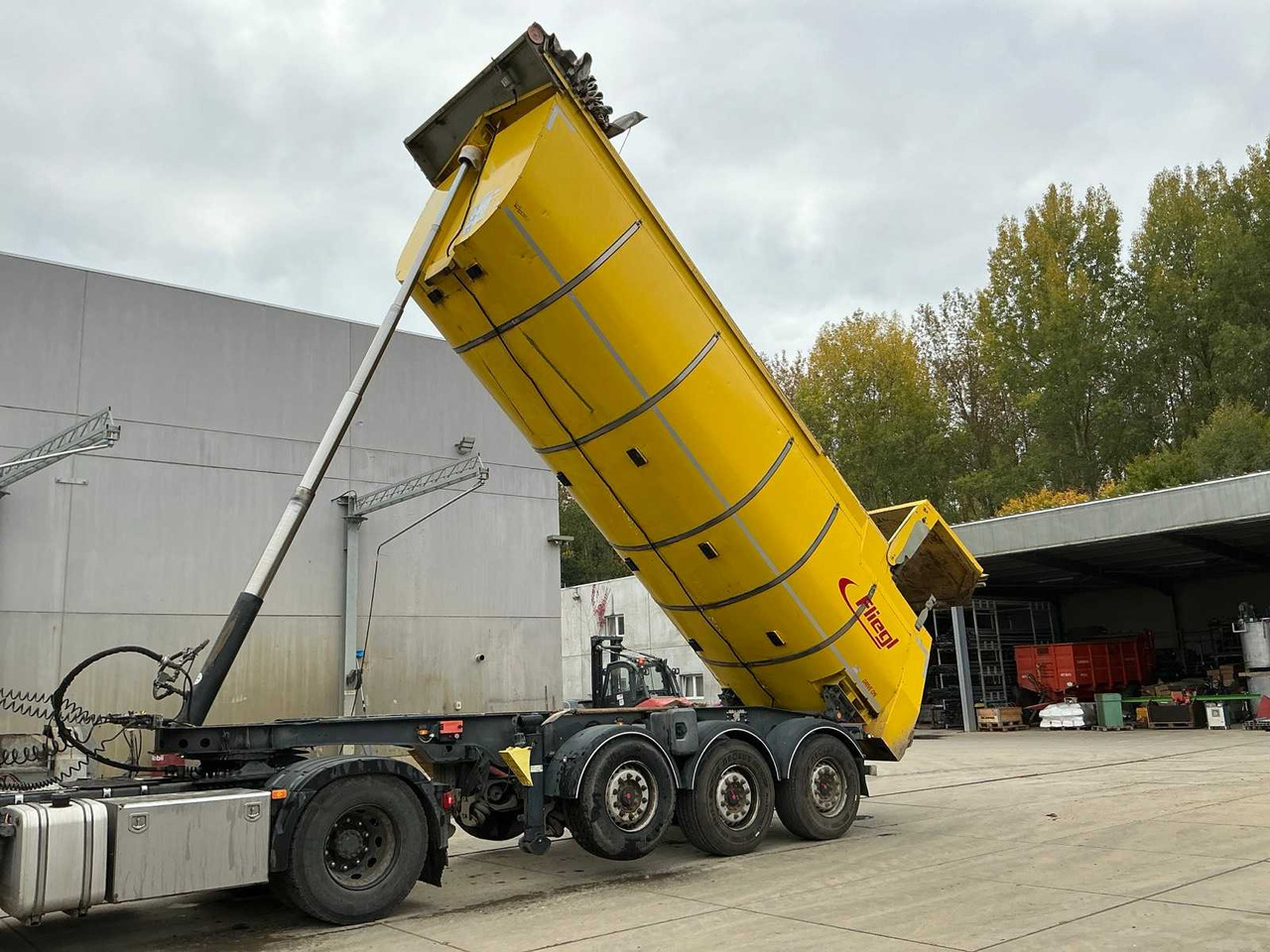 FLIEGL SDS01 TIPPER TRAILER - Полуприцеп: фото 1 FLIEGL SDS01 TIPPER TRAILER - Полуприцеп: фото 1