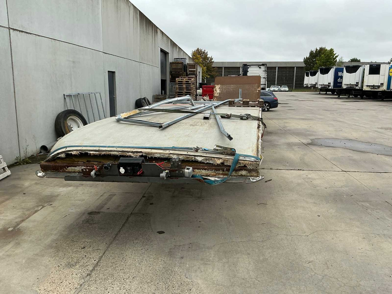 LAMBERET SEMI-TRAILER WRECK - Полуприцеп: фото 2 LAMBERET SEMI-TRAILER WRECK - Полуприцеп: фото 2