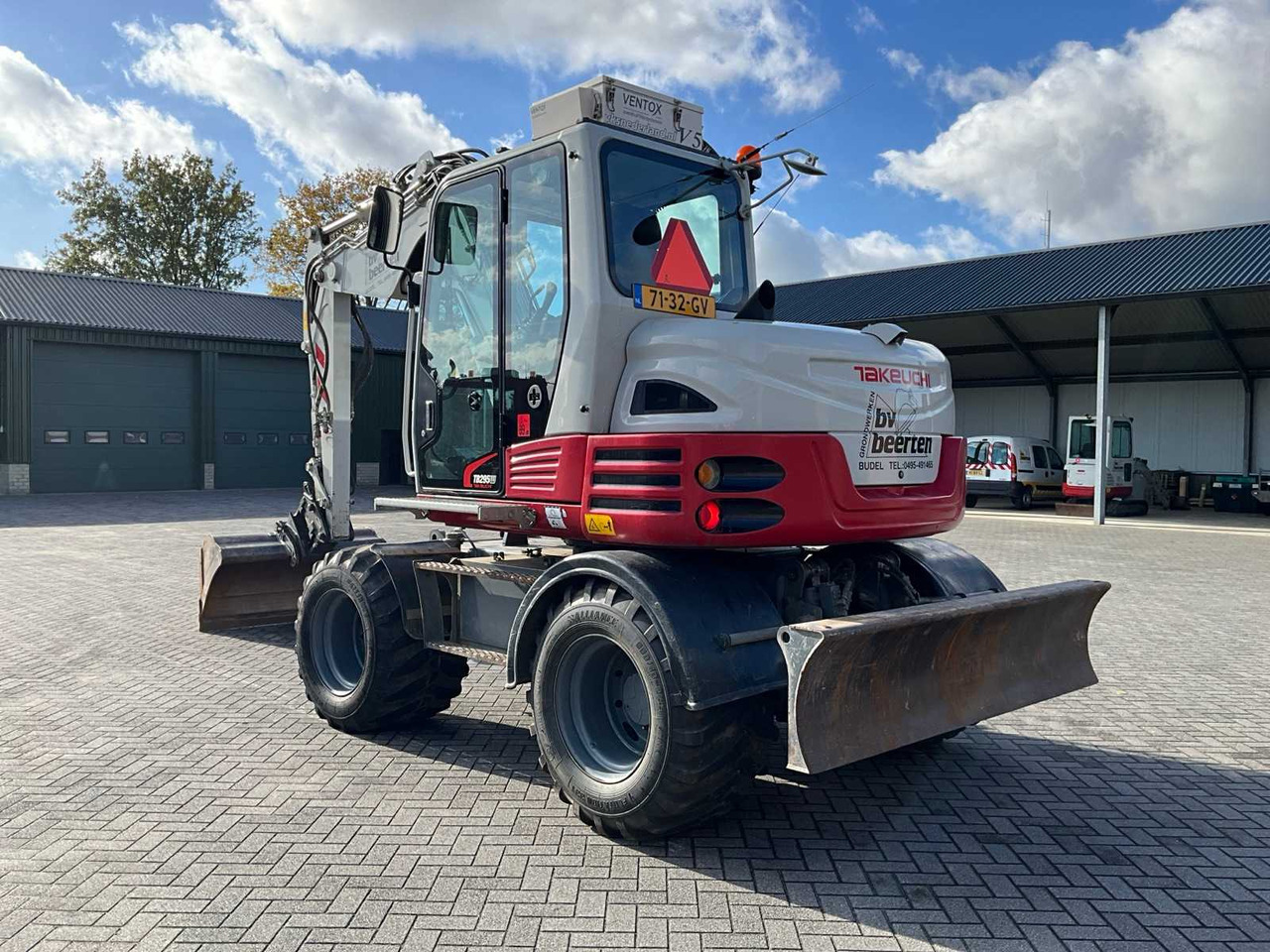 Takeuchi 2015 TAKEUCHI TB295W WHEELED EXCAVATOR - Колёсный экскаватор: фото 4 Takeuchi 2015 TAKEUCHI TB295W WHEELED EXCAVATOR - Колёсный экскаватор: фото 4