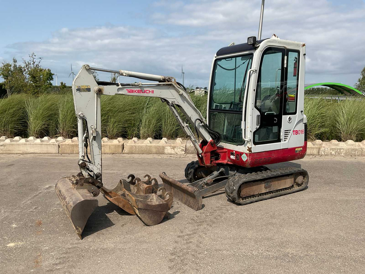 Takeuchi TB016 - Мини-экскаватор: фото 1 Takeuchi TB016 - Мини-экскаватор: фото 1