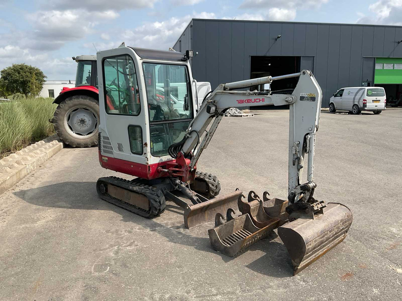 Takeuchi TB016 - Мини-экскаватор: фото 3 Takeuchi TB016 - Мини-экскаватор: фото 3