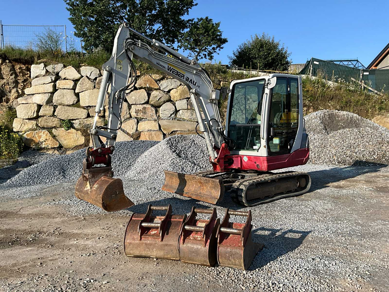 Takeuchi TB235 - Мини-экскаватор: фото 1 Takeuchi TB235 - Мини-экскаватор: фото 1
